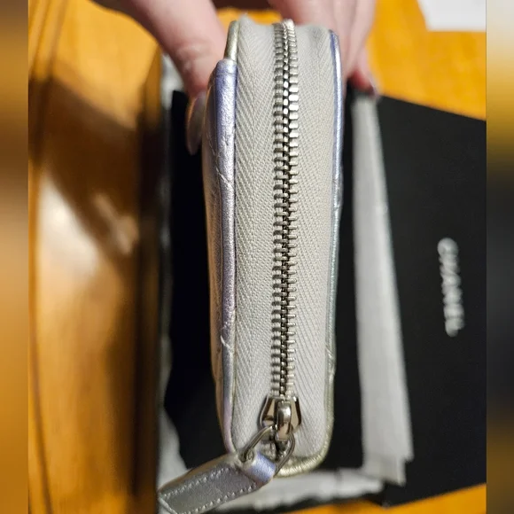 SOLD 🦄 💎Chanel Iridesent long zip wallet - Picture 12 of 13